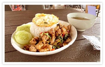 レストランにて食事